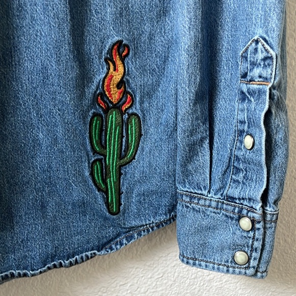 Lucky Brand Denim button up - Picture 4 of 7